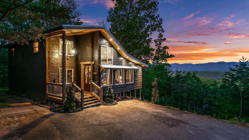 Smoky Mountain tranquility Hot Tub 560 FREE tickets each paid day!!! - image 1