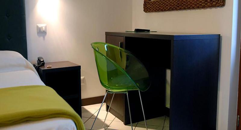 Double or Twin Room image 4