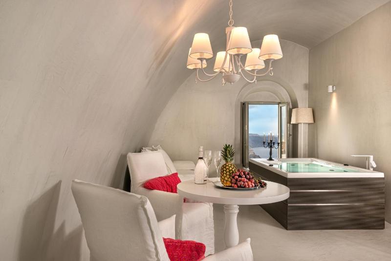 Honeymoon Suite with indoor heated Hot Tub with Caldera View  image 3