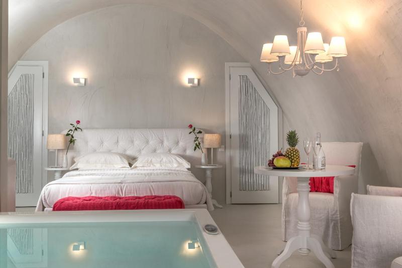 Honeymoon Suite with indoor heated Hot Tub with Caldera View  image 2