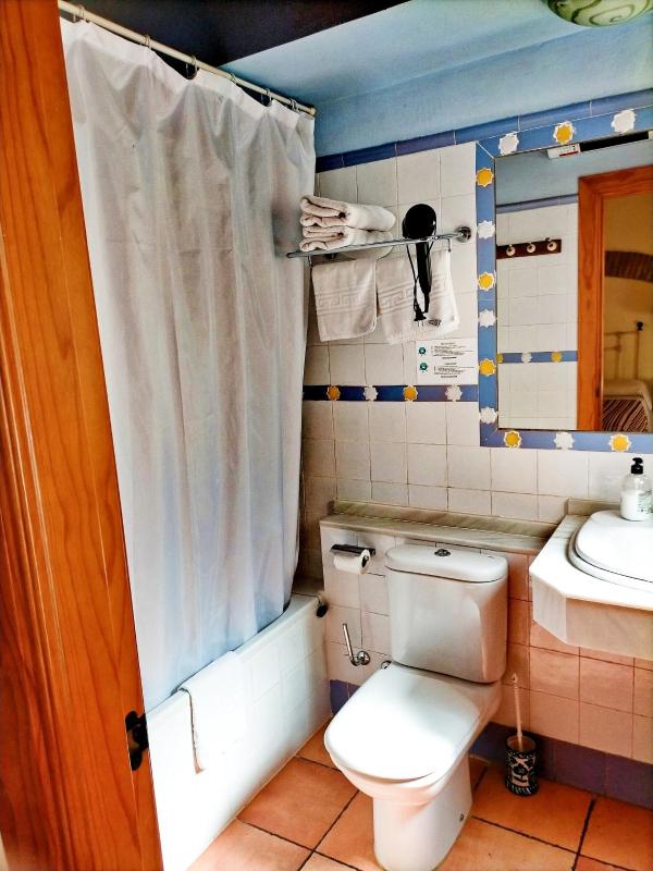 Double or Twin Room image 2