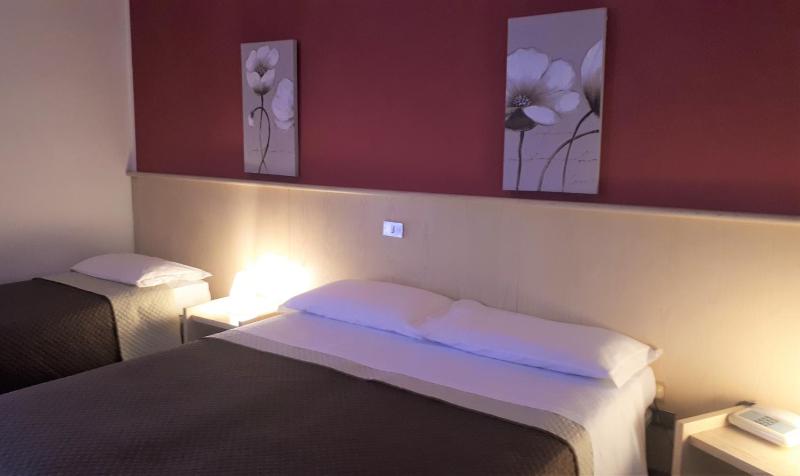 Standard Triple Room image 1