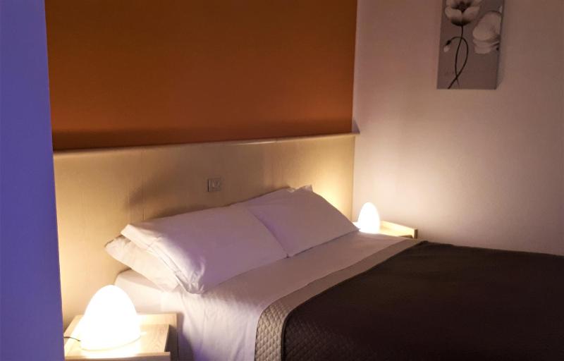 Standard Double Room image 4