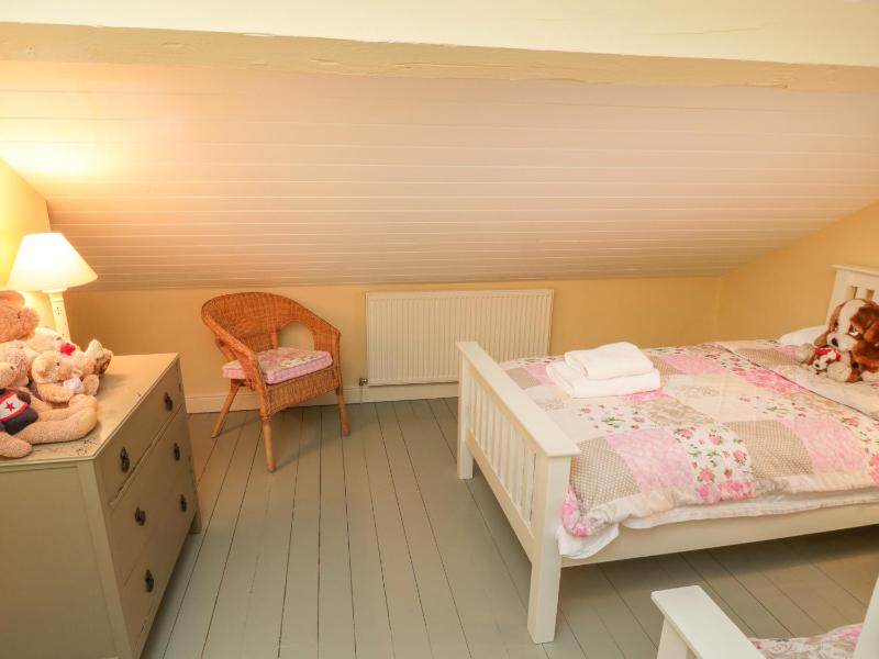 Quoits Cottage - image 22