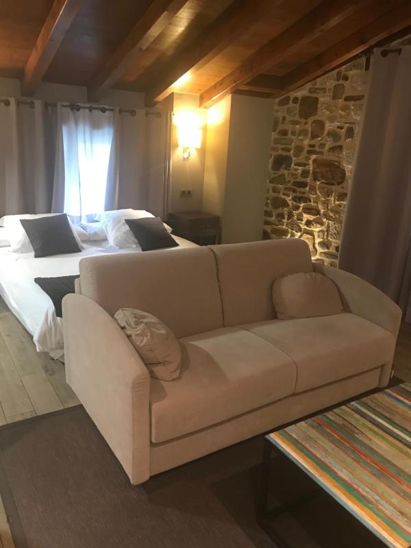 King Studio with Sofa Bed image 4