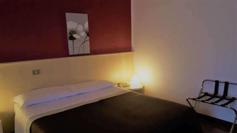 Standard Double Room image 2