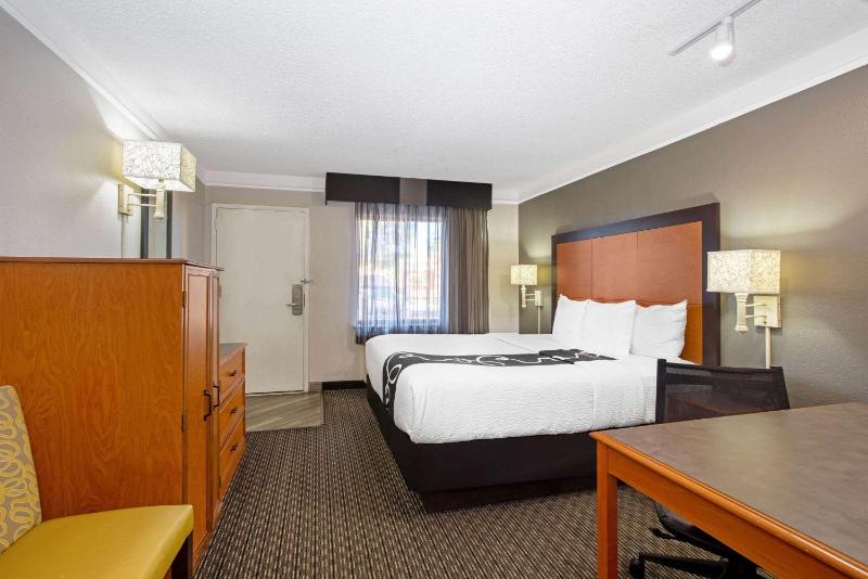 King Room - Disability Access image 3
