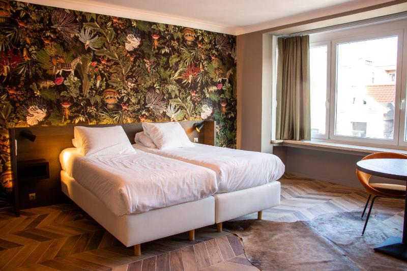 Large Double Room image 2