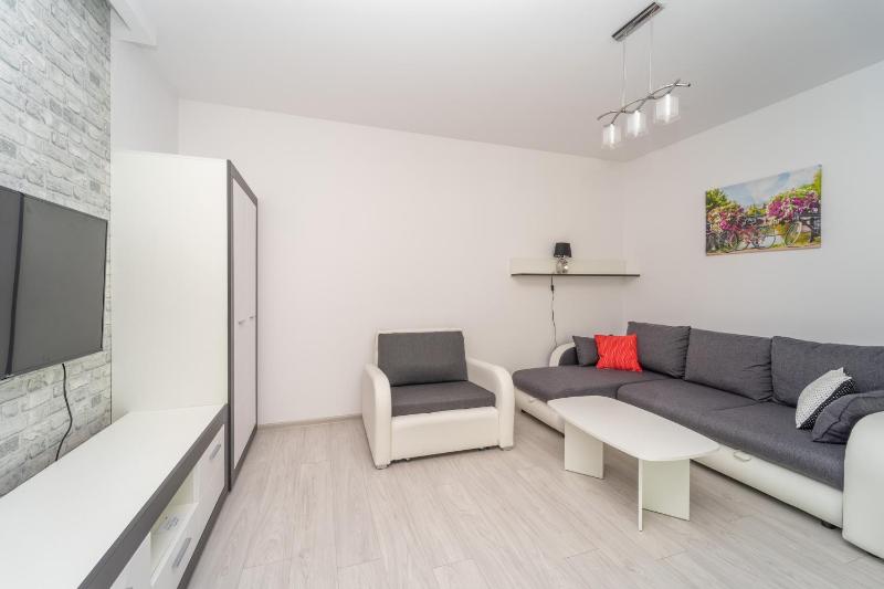 Studio with Balcony image 2