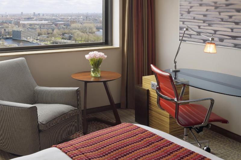 Executive Twin Room image 3