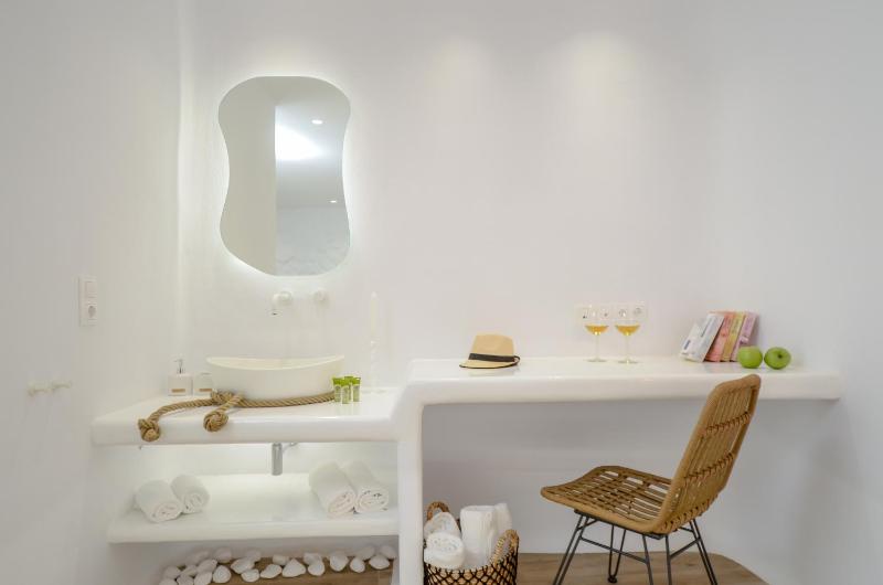 Superior Quadruple Room image 3