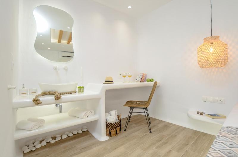 Superior Quadruple Room image 2