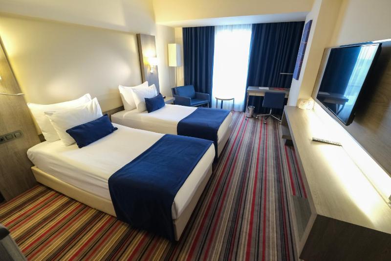 Deluxe Room image 4