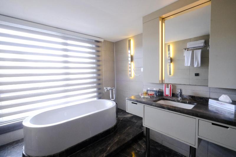 Superior Suite image 2