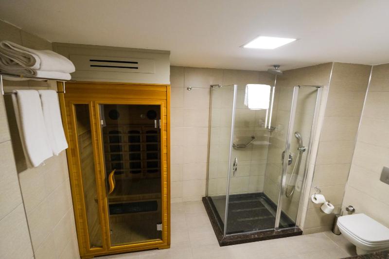 Executive Suite image 3