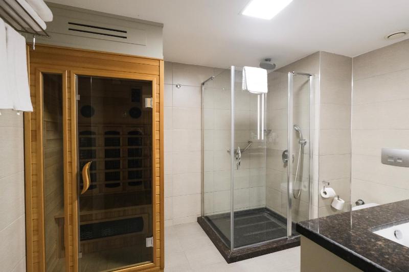 Executive Suite image 2