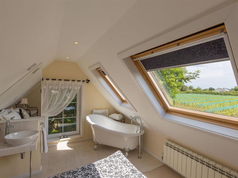 Double Room with Private Bathroom image 4