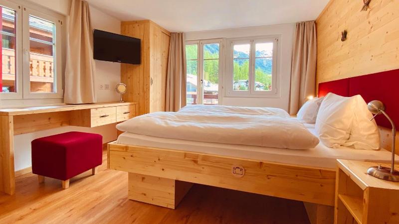 Double Room with Matterhorn View image 4