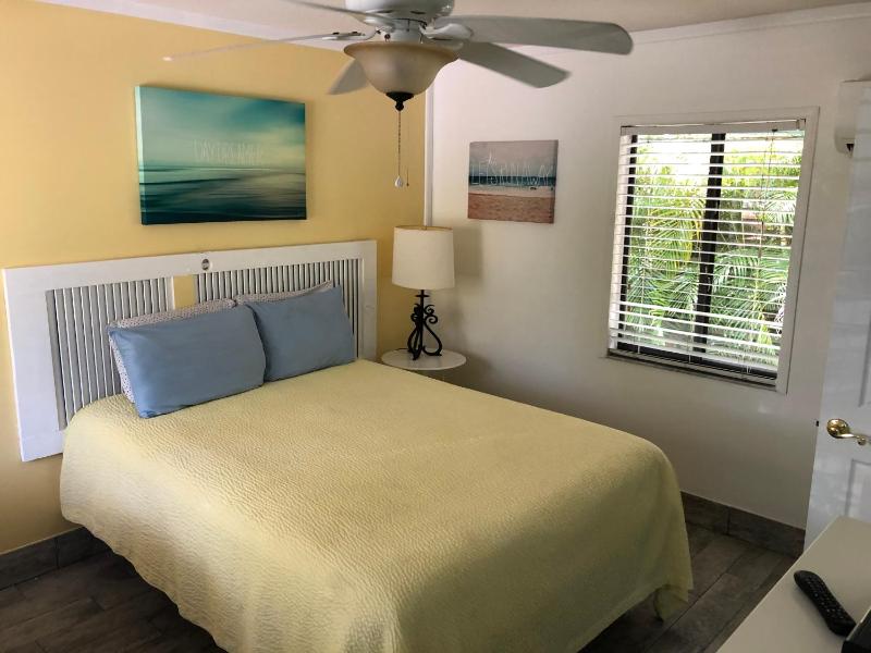 Queen Room image 3