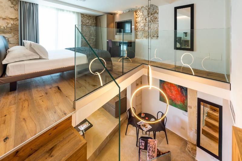 Deluxe Suite image 4