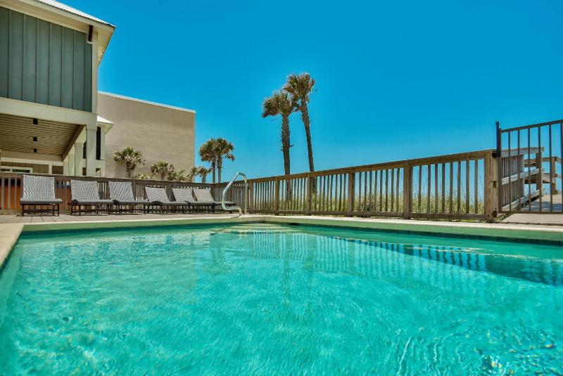 Six-Bedroom Holiday Home image 3