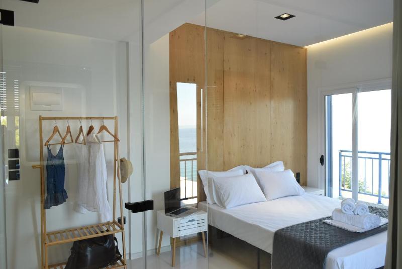 Deluxe Double Room image 2