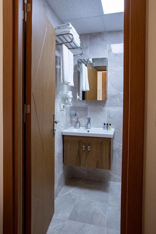 Triple Room with Balcony image 4
