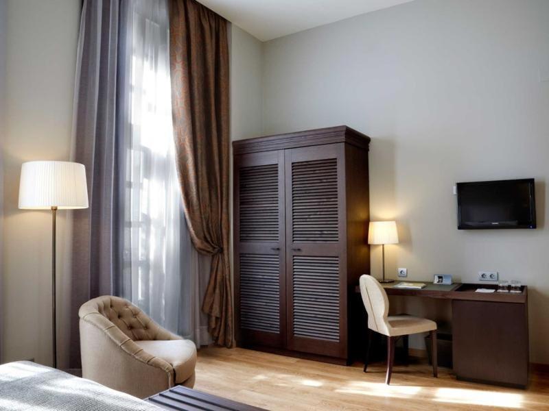 Double Room with views image 4