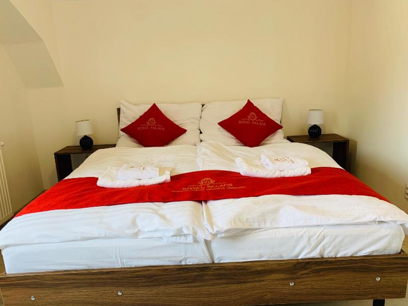 One-Bedroom Apartment image 2