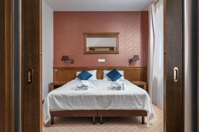 Grand Suite image 2