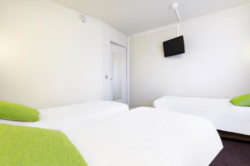 Triple Room with 3 Single Bed (3 Adults) image 1