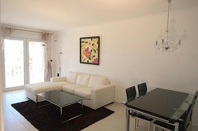 One-Bedroom Apartment image 4