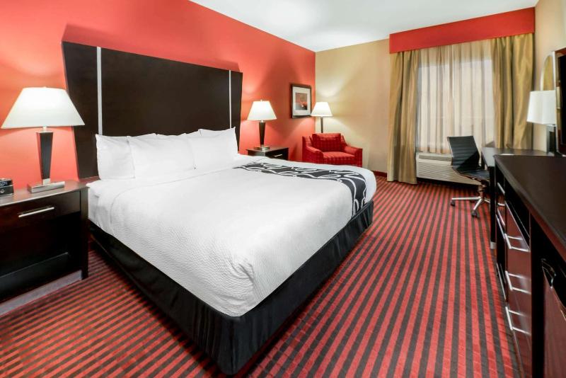 Deluxe King Room image 1