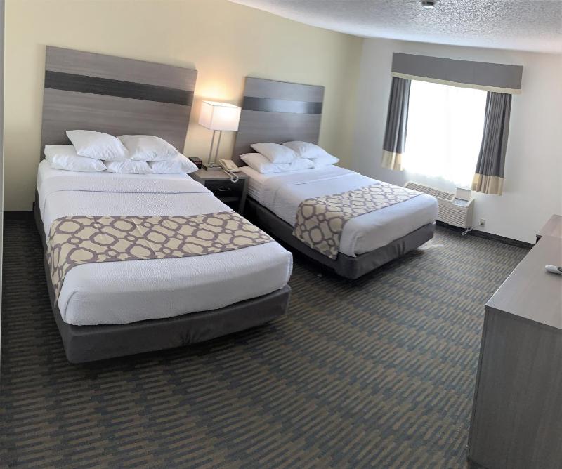 Queen Room with Two Queen Beds - Non-Smoking image 4