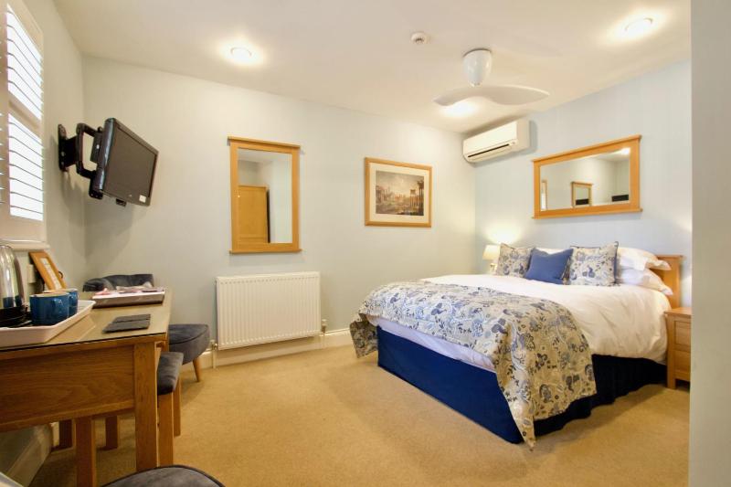 Classic Double Room image 1