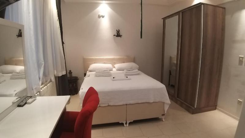 Budget Double Room image 3