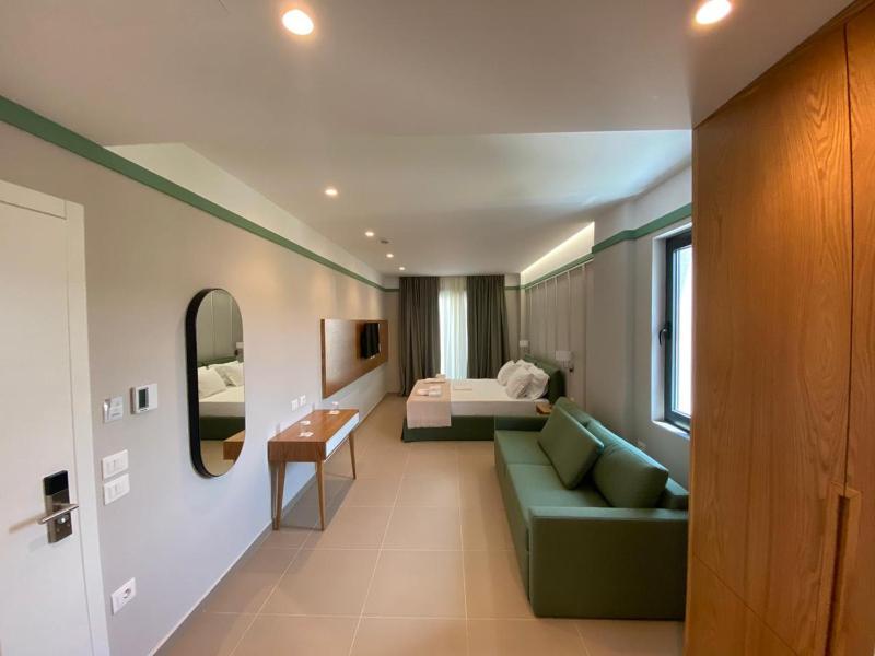 Deluxe Family Suite image 3