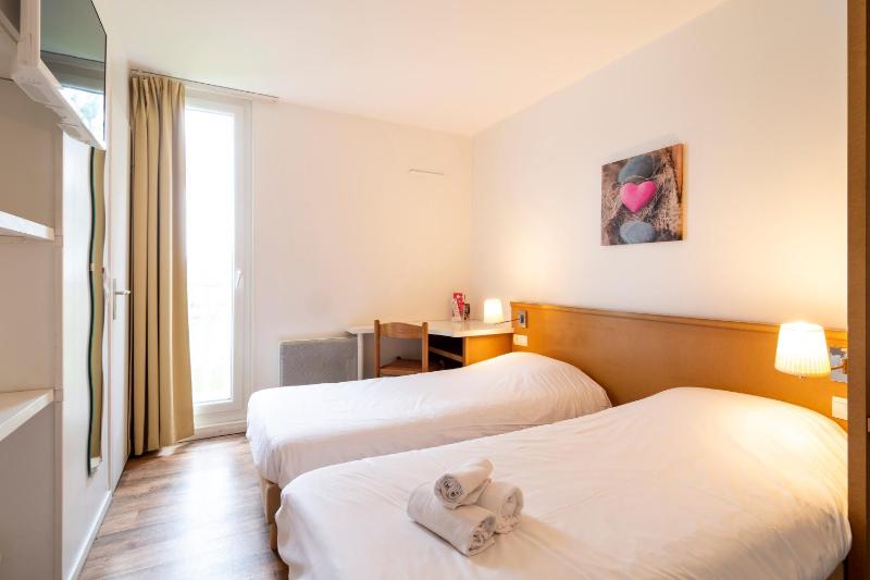 Twin Room image 3
