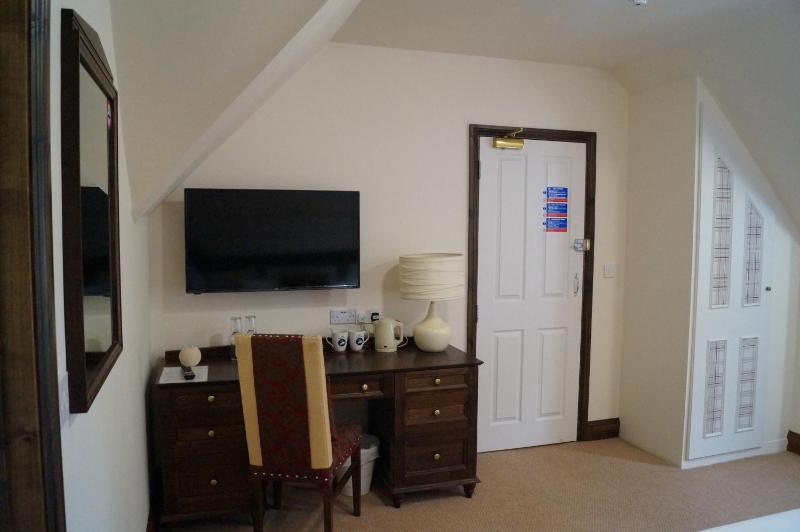Family Room (2 Adults + 2 Children) image 3