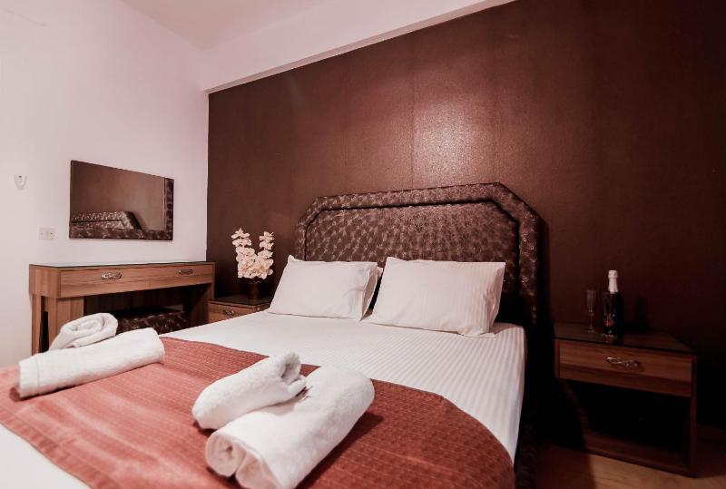 Deluxe Double Room image 4