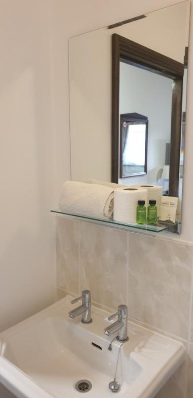 Twin Room image 1