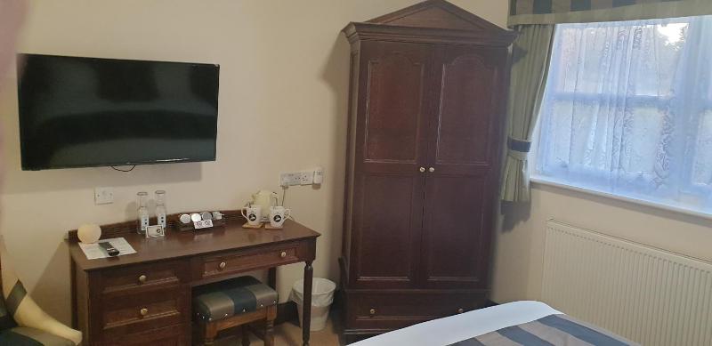 Double Room with Private Bathroom image 3