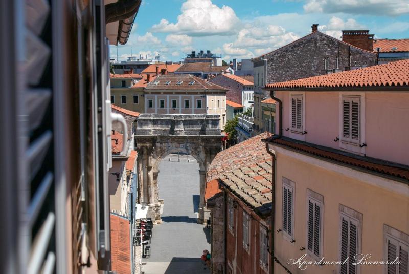 One-Bedroom Apartment image 3