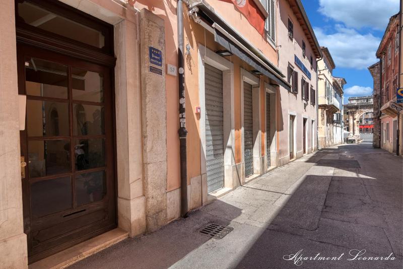 One-Bedroom Apartment image 4