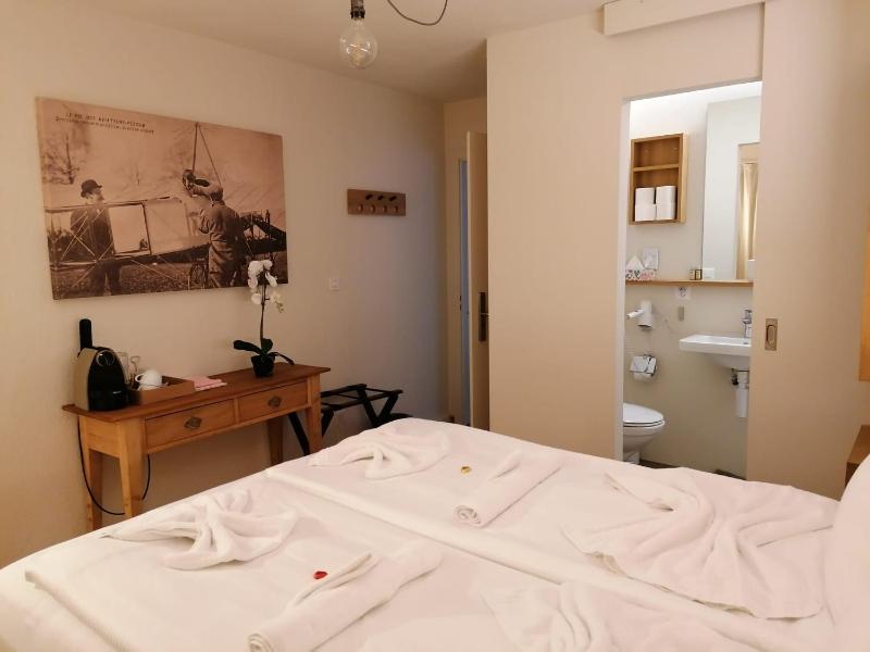 Standard Double Room image 4