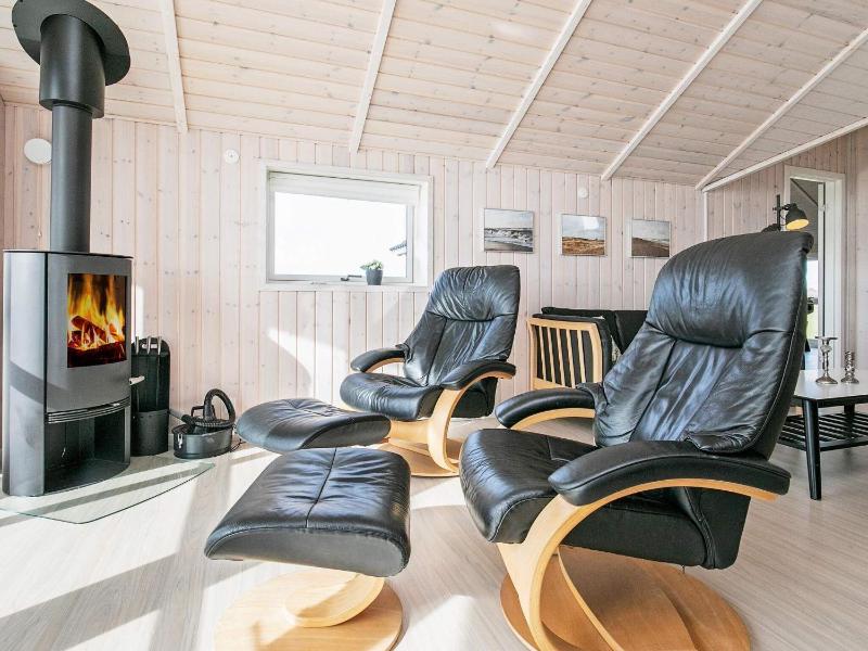 Four-Bedroom Holiday Home image 2