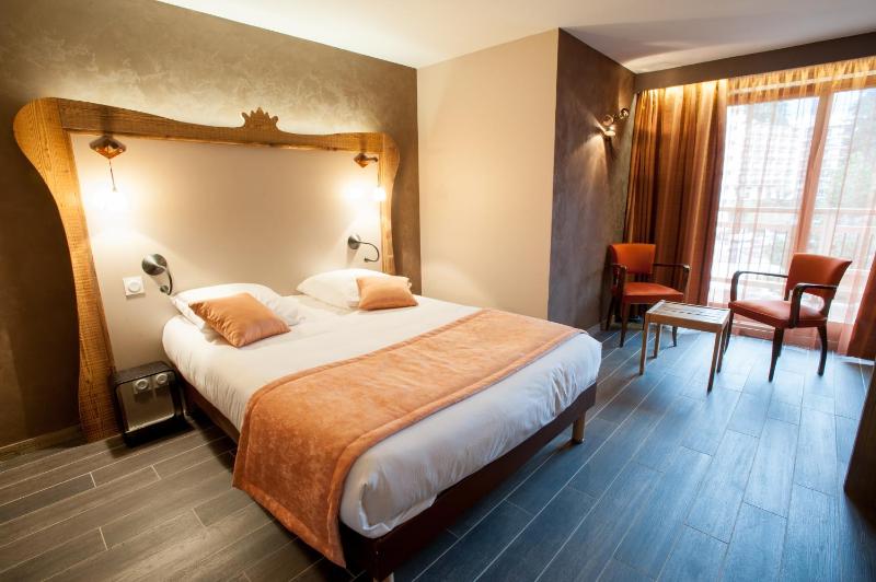 Charm Double Room image 4