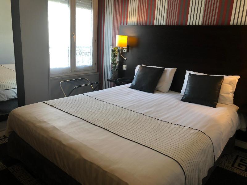 Logis Hotel - Le Charleston - image 2