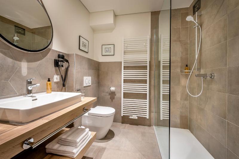 Double Room image 3