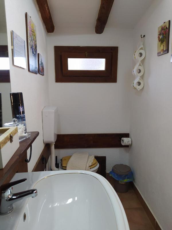 Economy Double Room image 3